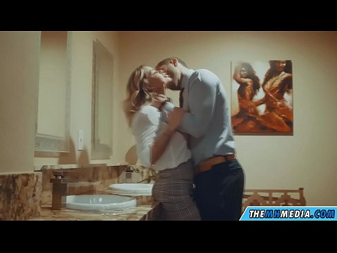 ❤️ When a busty blonde seduces you in a public restroom ❤️❌ Hard porn at en-us.mouthporn.ru